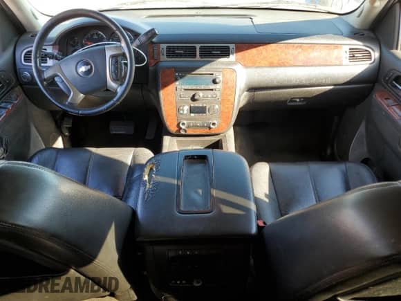 2013 Chevrolet Suburban LT с VIN 1GNSKJE7XDR130505, выставлен на аукционе Copart как лот 71925415 с пробегом 293 158 миль миль и Списание • Salvage title. История ставок и продаж доступна на DreamBid. Изображение 8.