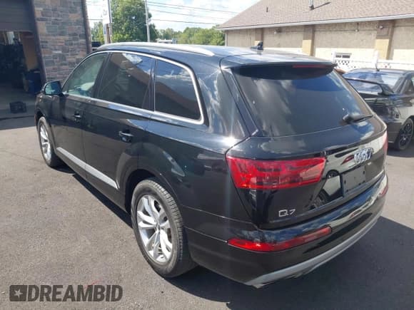 ✅ 2017 Audi Q7 Premium • VIN: WA1AAAF72HD038467 • Лот: 71675405. Опубликован ранее на Copart с пробегом 107 103 миль. Бесплатный доступ к архиву аукционных продаж из США и подробный отчёт об истории автомобиля на DreamBid. Изображение 3.