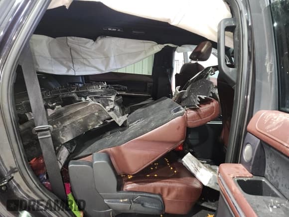 ✅ 2024 Ford Expedition Limited • VIN: 1FMJU2A86REA51569 • Lot: 93300095. Wystawiony na Copart z przebiegiem 59 184 mil. Bezpłatny archiwum sprzedaży aukcyjnych z USA i szczegółowy raport historii pojazdu na DreamBid. Zdjęcie 11.