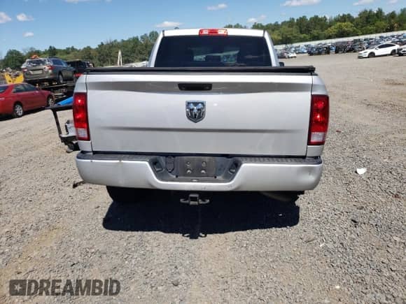 2017 Ram 1500 Express z VIN 1C6RR6FG3HS585667, wystawiony jako Copart lot #69868025 z przebiegiem 95 401 mil mil oraz Szkoda całkowita • Salvage title. Historia ofert i sprzedaży dostępna na DreamBid. Obrazek 6.