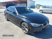 ✅ 2018 BMW 3 Series 330i • VIN: WBA8B9G58JNV00606 • Lot: 43239190. Wystawiony na IAAI z przebiegiem 68 085 mil. Bezpłatny archiwum sprzedaży aukcyjnych z USA i szczegółowy raport historii pojazdu na DreamBid. Zdjęcie 1.