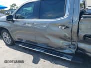 ✅ 2021 Chevrolet Silverado 1500 High Country • VIN: 3GCPWFED4MG144695 • Lot: 42880446. Wystawiony na IAAI z przebiegiem 14 271 mil. Bezpłatny archiwum sprzedaży aukcyjnych z USA i szczegółowy raport historii pojazdu na DreamBid. Zdjęcie 19.