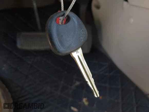 ✅ 2008 Kia Rondo LX • VIN: KNAFG526X87151416 • Lot: 42561032. Wystawiony na IAAI z przebiegiem 172 191 mil. Bezpłatny archiwum sprzedaży aukcyjnych z USA i szczegółowy raport historii pojazdu na DreamBid. Zdjęcie 11.