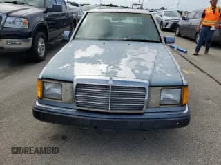 ✅ 1993 Mercedes-Benz 300 • VIN: WDBEA28E6PB876812 • Лот: 75046174. Опубликован ранее на Copart с пробегом 139 641 миль. Бесплатный доступ к архиву аукционных продаж из США и подробный отчёт об истории автомобиля на DreamBid. Изображение 5.