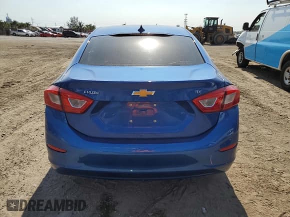 ✅ 2019 Chevrolet Cruze LT • VIN: 1G1BE5SM4K7113539 • Lot: 51098283. Listed on Copart with 19,085 mi. Free auction sales archive from the USA and detailed vehicle history report at DreamBid. Image 6.