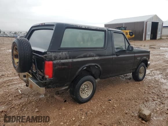 ✅ 1995 Ford Bronco Custom • VIN: 1FMEU15H1SLA69176 • Lot: 81068665. Wystawiony na Copart z przebiegiem 160 321 mil. Bezpłatny archiwum sprzedaży aukcyjnych z USA i szczegółowy raport historii pojazdu na DreamBid. Zdjęcie 3.
