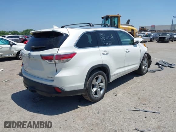 ✅ 2016 Toyota Highlander Limited • VIN: 5TDYKRFH5GS145752 • Lot: 42337376. Wystawiony na IAAI z przebiegiem 110 708 mil. Bezpłatny archiwum sprzedaży aukcyjnych z USA i szczegółowy raport historii pojazdu na DreamBid. Zdjęcie 4.