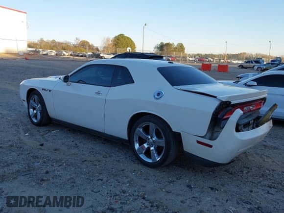 ✅ 2010 Dodge Challenger R/T Classic • VIN: 2B3CJ5DT5AH111556 • Lot: 41041265. Wystawiony na IAAI z przebiegiem 266 000 mil. Bezpłatny archiwum sprzedaży aukcyjnych z USA i szczegółowy raport historii pojazdu na DreamBid. Zdjęcie 3.