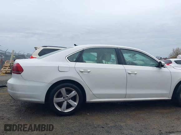 ✅ 2013 Volkswagen Passat SE • VIN: 1VWBP7A38DC132429 • Lot: 43717054. Listed on IAAI with 252,614 mi. Free auction sales archive from the USA and detailed vehicle history report at DreamBid. Image 13.