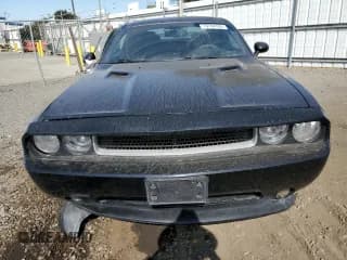 ✅ 2014 Dodge Challenger R/T 100th Anniversary Appearance • VIN: 2C3CDYBT8EH277400 • Lot: 74794784. Wystawiony na Copart z przebiegiem 119 307 mil. Bezpłatny archiwum sprzedaży aukcyjnych z USA i szczegółowy raport historii pojazdu na DreamBid. Zdjęcie 5.