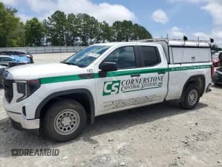 ✅ 2023 GMC Sierra 1500 Pro • VIN: 1GTRHAEDXPZ198318 • Лот: 57972405. Опубликован ранее на Copart с пробегом 55 341 миль. Бесплатный доступ к архиву аукционных продаж из США и подробный отчёт об истории автомобиля на DreamBid. Изображение 1.