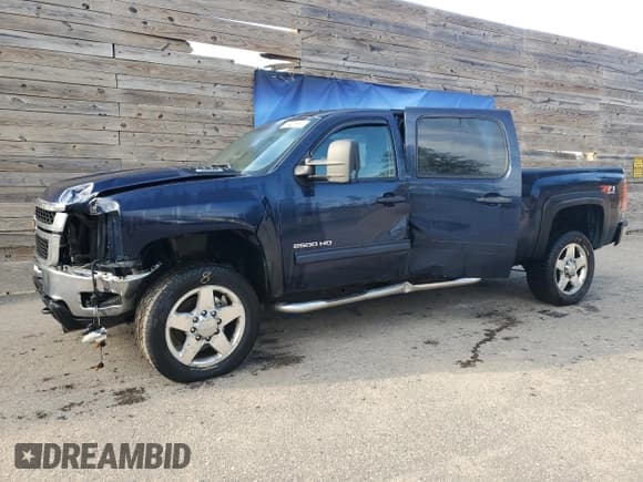 ✅ 2011 Chevrolet Silverado 2500HD LT • VIN: 1GC1KXCG3BF169266 • Lot: 80748325. Listed on Copart with 151,168 mi. Free auction sales archive from the USA and detailed vehicle history report at DreamBid. Image 1.
