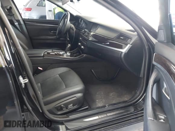 ✅ 2014 BMW 5 Series 535i • VIN: WBA5B1C58ED481562 • Lot: 43031255. Listed on IAAI with 111,354 mi. Free auction sales archive from the USA and detailed vehicle history report at DreamBid. Image 5.