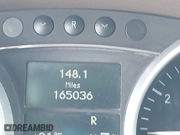 ✅ 2011 Mercedes-Benz M 350 • VIN: 4JGBB5GB1BA648155 • Lot: 42991750. Listed on IAAI with 165,036 mi. Free auction sales archive from the USA and detailed vehicle history report at DreamBid. Image 16.