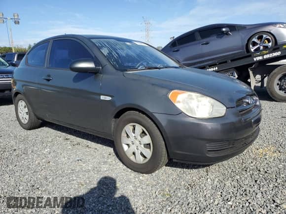 2008 Hyundai Accent GS z VIN KMHCM36C48U068659, wystawiony jako Copart lot #76048994 z przebiegiem 123 108 mil mil oraz Szkoda całkowita • Salvage title. Historia ofert i sprzedaży dostępna na DreamBid. Obrazek 4.
