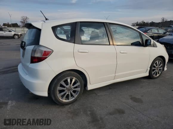✅ 2013 Honda Fit Sport • VIN: JHMGE8H54DC055844 • Лот: 93629155. Опубликован ранее на Copart с пробегом 216 664 миль. Бесплатный доступ к архиву аукционных продаж из США и подробный отчёт об истории автомобиля на DreamBid. Изображение 3.