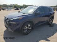 ✅ 2025 Nissan Rogue SL • VIN: JN8BT3CA6SW000109 • Лот: 67507145. Опубликован ранее на Copart с пробегом 12 029 миль. Бесплатный доступ к архиву аукционных продаж из США и подробный отчёт об истории автомобиля на DreamBid. Изображение 1.
