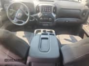 ✅ 2020 Chevrolet Silverado 1500 Custom • VIN: 1GCRWBEK6LZ329491 • Lot: 71550525. Wystawiony na Copart z przebiegiem 104 698 mil. Bezpłatny archiwum sprzedaży aukcyjnych z USA i szczegółowy raport historii pojazdu na DreamBid. Zdjęcie 8.