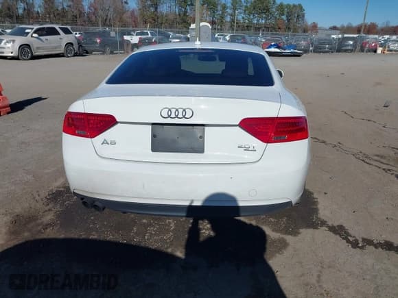 ✅ 2015 Audi A5 Premium • VIN: WAUCFAFR4FA022249 • Лот: 43715159. Опубликован ранее на IAAI с пробегом 147 897 миль. Бесплатный доступ к архиву аукционных продаж из США и подробный отчёт об истории автомобиля на DreamBid. Изображение 16.