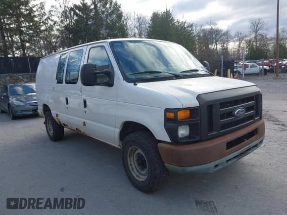 ✅ 2010 Ford Econoline Cargo Commercial • VIN: 1FTNE2EL3ADA92267 • Lot: 43728704. Wystawiony na IAAI z przebiegiem 257 785 mil. Bezpłatny archiwum sprzedaży aukcyjnych z USA i szczegółowy raport historii pojazdu na DreamBid. Zdjęcie 1.