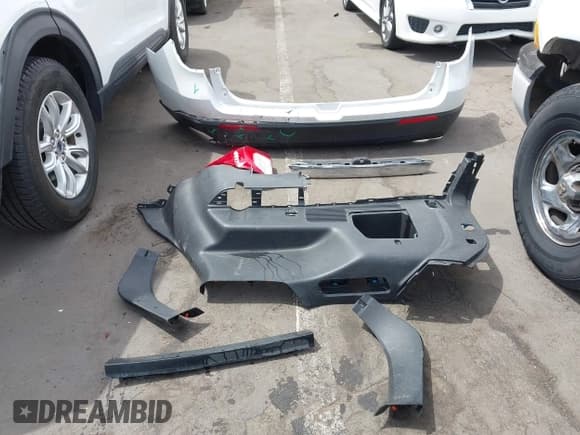 ✅ 2020 Ford Explorer • VIN: 1FMSK7BH8LGC99324 • Lot: 42379677. Listed on IAAI with 51,487 mi. Free auction sales archive from the USA and detailed vehicle history report at DreamBid. Image 12.