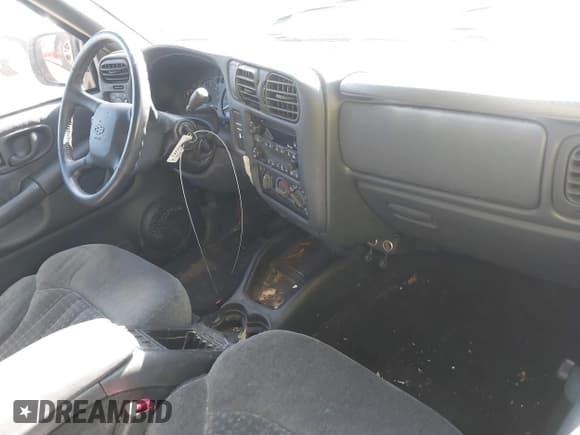 ✅ 2002 Chevrolet S-10 LS • VIN: 1GCCS19W228243706 • Lot: 43424148. Listed on IAAI with 92,266 mi. Free auction sales archive from the USA and detailed vehicle history report at DreamBid. Image 5.