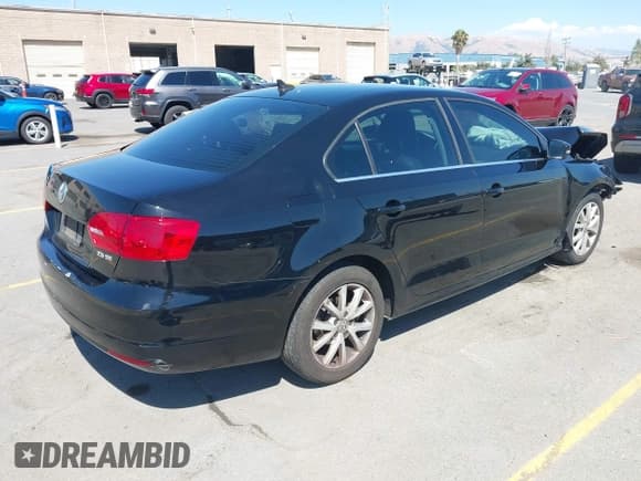 ✅ 2013 Volkswagen Jetta SE • VIN: 3VWDP7AJ8DM350702 • Lot: 42652788. Wystawiony na IAAI z przebiegiem 106 655 mil. Bezpłatny archiwum sprzedaży aukcyjnych z USA i szczegółowy raport historii pojazdu na DreamBid. Zdjęcie 4.
