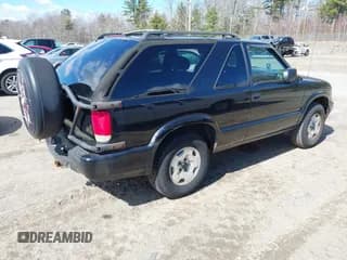 ✅ 2000 Chevrolet Blazer LS • VIN: 1GNCT18W0YK114106 • Lot: 41828144. Wystawiony na IAAI z przebiegiem 218 185 mil. Bezpłatny archiwum sprzedaży aukcyjnych z USA i szczegółowy raport historii pojazdu na DreamBid. Zdjęcie 4.