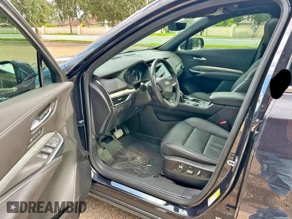 ✅ 2023 Cadillac XT4 AWD Premium Luxury • VIN: 1GYFZDR43PF174188 • Lot: 80587115. Wystawiony na Copart z przebiegiem 27 610 mil. Bezpłatny archiwum sprzedaży aukcyjnych z USA i szczegółowy raport historii pojazdu na DreamBid. Zdjęcie 9.