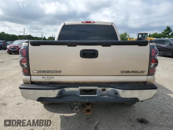 ✅ 2005 Chevrolet Silverado 1500 Z71 • VIN: 2GCEK13T151313520 • Лот: 63451964. Опубликован ранее на Copart с пробегом 302 035 миль. Бесплатный доступ к архиву аукционных продаж из США и подробный отчёт об истории автомобиля на DreamBid. Изображение 6.