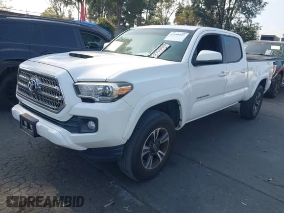 ✅ 2017 Toyota Tacoma SR5 • VIN: 3TMBZ5DN6HM007299 • Lot: 42998029. Listed on IAAI with 98,105 mi. Free auction sales archive from the USA and detailed vehicle history report at DreamBid. Image 2.