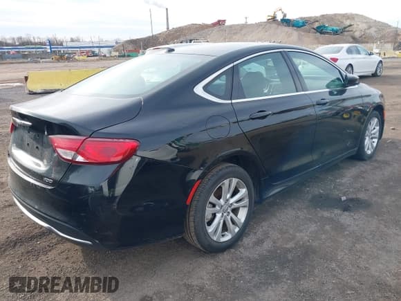 ✅ 2015 Chrysler 200 Limited • VIN: 1C3CCCAB4FN561291 • Lot: 43878729. Wystawiony na IAAI z przebiegiem 108 158 mil. Bezpłatny archiwum sprzedaży aukcyjnych z USA i szczegółowy raport historii pojazdu na DreamBid. Zdjęcie 4.