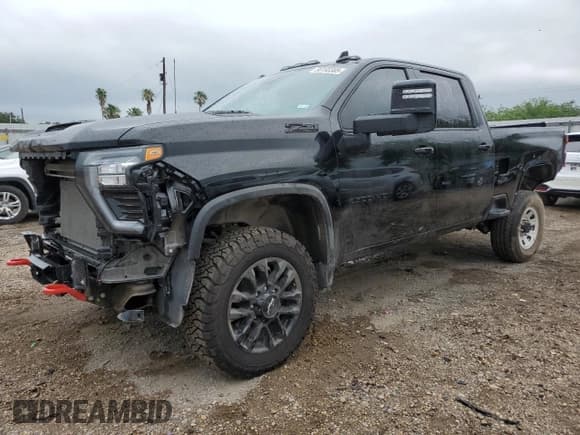 ✅ 2025 Chevrolet Silverado 2500HD LTZ • VIN: 2GC4KPE75S1121558 • Lot: 56193305. Wystawiony na Copart z przebiegiem 9 652 mil. Bezpłatny archiwum sprzedaży aukcyjnych z USA i szczegółowy raport historii pojazdu na DreamBid. Zdjęcie 1.