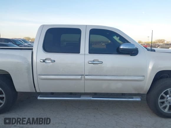 ✅ 2009 Chevrolet Silverado 1500 • VIN: 3GCEC33J49G171507 • Lot: 41811216. Wystawiony na IAAI z przebiegiem 277 573 mil. Bezpłatny archiwum sprzedaży aukcyjnych z USA i szczegółowy raport historii pojazdu na DreamBid. Zdjęcie 13.
