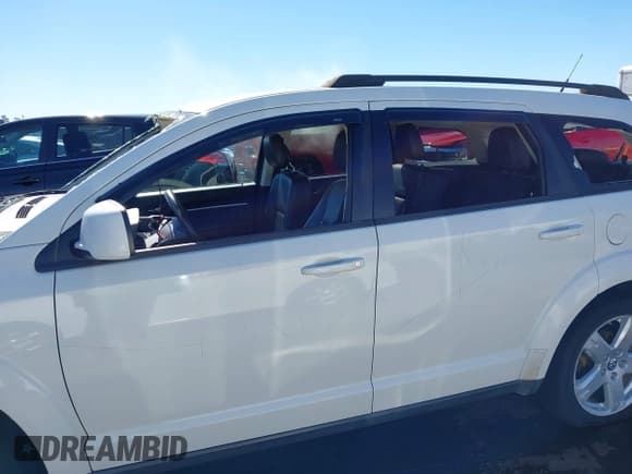 ✅ 2010 Dodge Journey SXT • VIN: 3D4PH5FV4AT253644 • Lot: 43444453. Listed on IAAI with 163,756 mi. Free auction sales archive from the USA and detailed vehicle history report at DreamBid. Image 17.