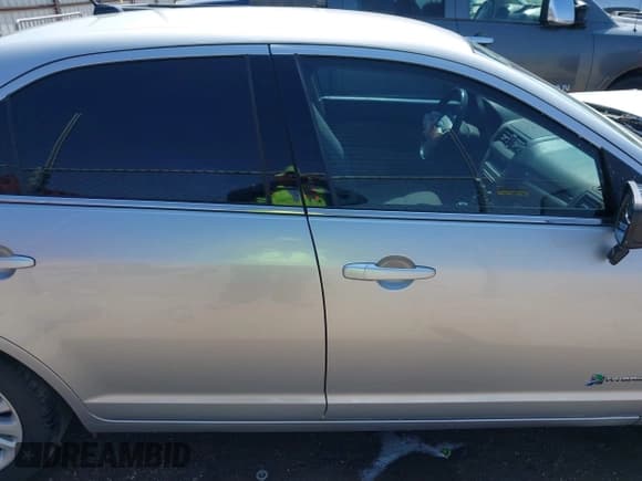✅ 2011 Ford Fusion Hybrid • VIN: 3FADP0L32BR345235 • Lot: 42322127. Listed on IAAI with 120,968 mi. Free auction sales archive from the USA and detailed vehicle history report at DreamBid. Image 13.