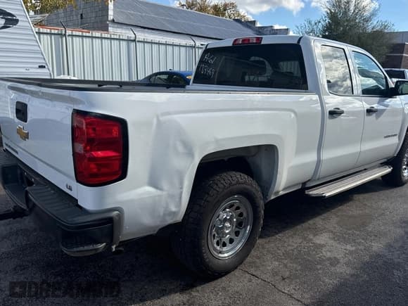 ✅ 2019 Chevrolet Silverado 1500 Work Truck • VIN: 2GCVKNECXK1169773 • Lot: 81573614. Wystawiony na Copart z przebiegiem 127 380 mil. Bezpłatny archiwum sprzedaży aukcyjnych z USA i szczegółowy raport historii pojazdu na DreamBid. Zdjęcie 4.