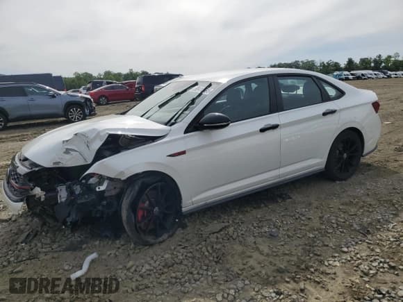 ✅ 2024 Volkswagen Jetta 40th Anniversary Edition • VIN: 3VW9T7BU7RM006621 • Лот: 58410695. Опубликован ранее на Copart с пробегом 16 412 миль. Бесплатный доступ к архиву аукционных продаж из США и подробный отчёт об истории автомобиля на DreamBid. Изображение 1.