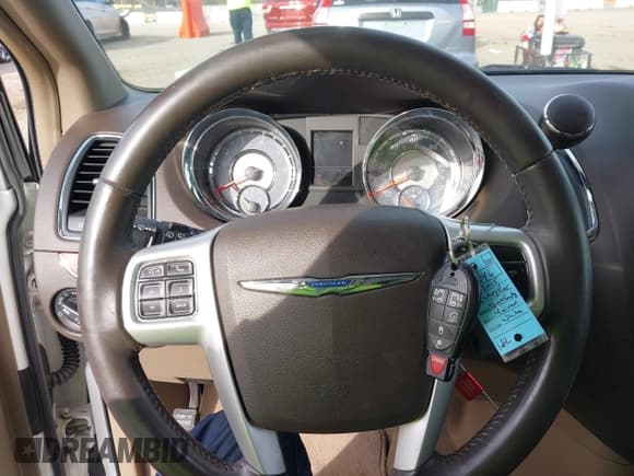 ✅ 2015 Chrysler Town & Country Touring • VIN: 2C4RC1BGXFR514046 • Lot: 43684274. Listed on IAAI with 124,709 mi. Free auction sales archive from the USA and detailed vehicle history report at DreamBid. Image 11.