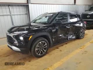 2025 Chevrolet TrailBlazer LT с VIN KL79MPSP7SB126164, выставлен на аукционе Copart как лот 60826965 с пробегом 6 813 миль миль и На запчасти • Non repairable. История ставок и продаж доступна на DreamBid. Изображение 1.