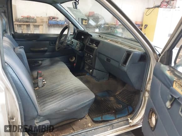 ✅ 1993 Nissan Frontier • VIN: 1N6SD11S7PC323101 • Lot: 41515027. Listed on IAAI with 178,818 mi. Free auction sales archive from the USA and detailed vehicle history report at DreamBid. Image 5.