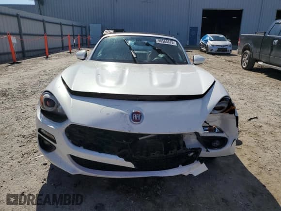 ✅ 2017 FIAT 124 Spider Lusso • VIN: JC1NFAEK1H0101948 • Lot: 90565875. Wystawiony na Copart z przebiegiem 20 647 mil. Bezpłatny archiwum sprzedaży aukcyjnych z USA i szczegółowy raport historii pojazdu na DreamBid. Zdjęcie 5.