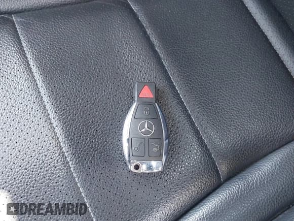 ✅ 2015 Mercedes-Benz C 300 Luxury • VIN: 55SWF4KB6FU034628 • Lot: 43453101. Listed on IAAI with 56,079 mi. Free auction sales archive from the USA and detailed vehicle history report at DreamBid. Image 11.