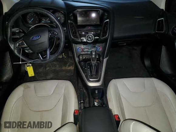 ✅ 2018 Ford Focus Titanium • VIN: 1FADP3J21JL316897 • Lot: 90242585. Wystawiony na Copart z przebiegiem 132 305 mil. Bezpłatny archiwum sprzedaży aukcyjnych z USA i szczegółowy raport historii pojazdu na DreamBid. Zdjęcie 8.