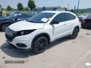 ✅ 2021 Honda HR-V Sport • VIN: 3CZRU5H15MM722387 • Lot: 42448946. Wystawiony na IAAI z przebiegiem 36 578 mil. Bezpłatny archiwum sprzedaży aukcyjnych z USA i szczegółowy raport historii pojazdu na DreamBid. Zdjęcie 18.