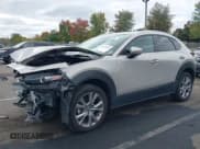 ✅ 2023 Mazda CX-30 S Premium • VIN: 3MVDMBDM9PM524882 • Лот: 43425048. Опубликован ранее на IAAI с пробегом 44 264 миль. Бесплатный доступ к архиву аукционных продаж из США и подробный отчёт об истории автомобиля на DreamBid. Изображение 2.