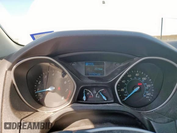 ✅ 2014 Ford Focus S • VIN: 1FADP3E25EL410264 • Lot: 81947775. Wystawiony na Copart z przebiegiem 111 925 mil. Bezpłatny archiwum sprzedaży aukcyjnych z USA i szczegółowy raport historii pojazdu na DreamBid. Zdjęcie 9.