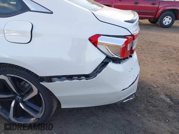 ✅ 2022 Honda Accord Sport • VIN: 1HGCV1F38NA063601 • Лот: 43377056. Опубликован ранее на IAAI с пробегом 56 841 миль. Бесплатный доступ к архиву аукционных продаж из США и подробный отчёт об истории автомобиля на DreamBid. Изображение 6.