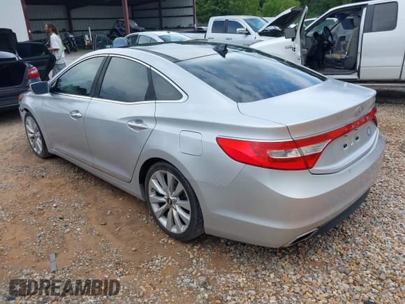 ✅ 2017 Hyundai Azera Limited • VIN: KMHFH4JG0HA581720 • Lot: 42456573. Listed on IAAI with 137,317 mi. Free auction sales archive from the USA and detailed vehicle history report at DreamBid. Image 3.