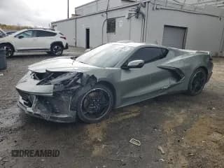 ✅ 2022 Chevrolet Corvette 1LT • VIN: 1G1YA2D41N5102371 • Lot: 90780365. Wystawiony na Copart z przebiegiem 17 549 mil. Bezpłatny archiwum sprzedaży aukcyjnych z USA i szczegółowy raport historii pojazdu na DreamBid. Zdjęcie 1.